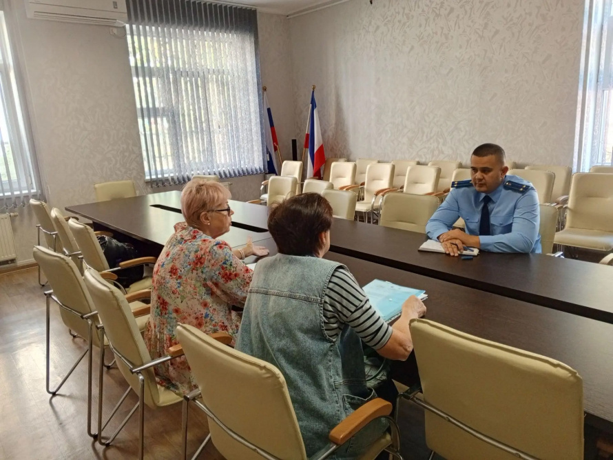 Забота и внимание: в Алуште прошел выездной прием граждан для пожилых людей